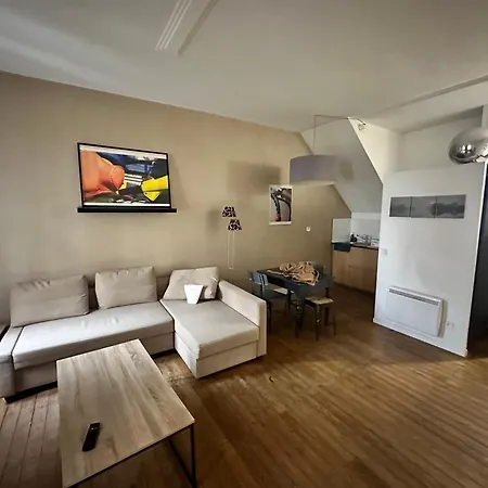 Standing Apartment T2 Near The Train Station And Tours Exterior foto
