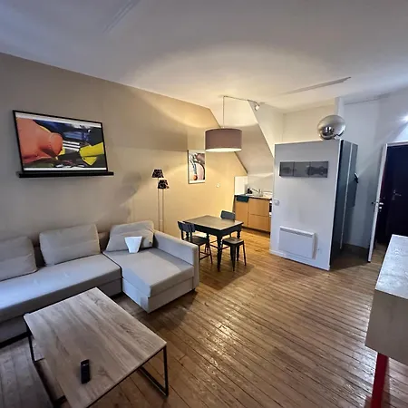 Standing Apartment T2 Near The Train Station And Tours Exterior foto