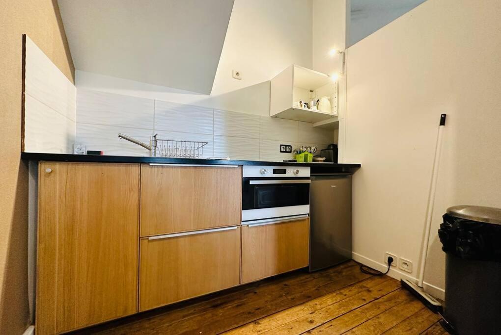 Standing T2 Near The Train Station And Apartment Tours